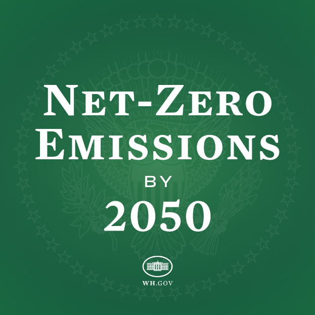 Weißer fetter Text auf einem grünen Hintergrund, der "net-zero emissions by 2050" liest.