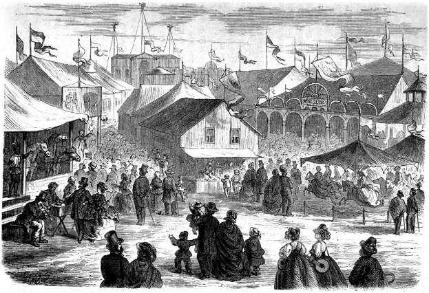 Ein Schwarz-Weiß-Zeichnung eines pulsierenden viktorianischen Karnevals in London, England, mit einer Menge Menschen, Zelten, Gebäuden, Fahnen und Polen unter einem Himmel.