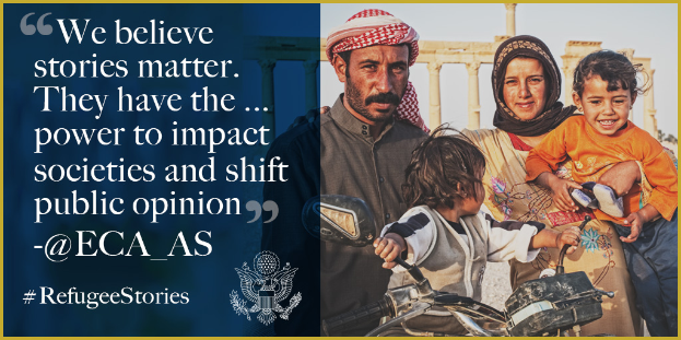 Ein Plakat mit einem lachenden Mann, einer Frau und zwei Kindern auf der rechten Seite, mit Text und einem Logo auf der linken Seite, das lautet "Wir glauben, dass Geschichten wichtig sind, sie haben die Kraft, Gesellschaften zu beeinflussen und die öffentliche Meinung zu verschieben @ECA AS."