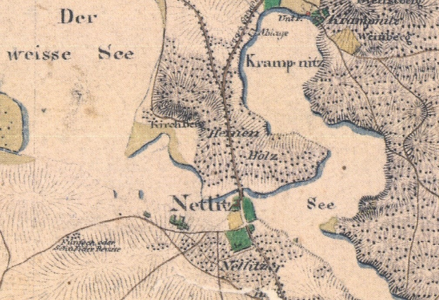 Ein detailliertes altes Stadtplan von Nettlitz, Deutschland, mit Straßen, Gebäuden und Sehenswürdigkeiten mit Textanmerkungen.