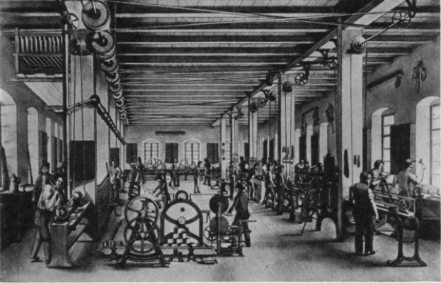 Schwarze und weiße Zeichnung eines Fabrikinneren mit Arbeitern, die Maschinen bedienen, tragenden Säulen, Fenstern und einer Decke, beschriftet mit "Die Geschichte der Textilindustrie" unten.