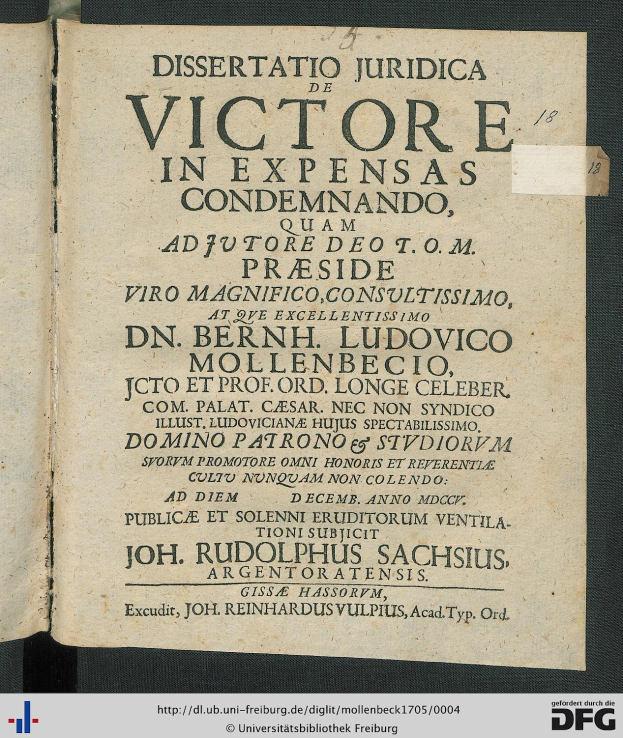 Ein aufgeschlagenes Buch mit dem Titel "Dissertation Juridica de Victore in Expensas Condemando" und Texten zum Thema Justiz auf der Seite.
