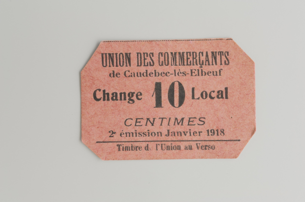 Ein pinker Ticket mit der Aufschrift "Union des Commercants de Caudebec-les-Elbeuf" auf einem weißen Hintergrund.