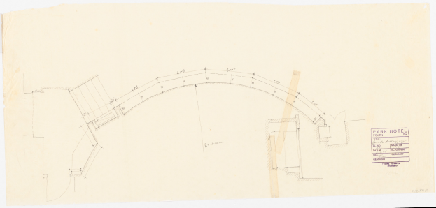 Ein detailliertes Gebäudeentwurf eines Hotels, insbesondere eines Parkhotels, mit begleitendem Text für weitere Informationen.