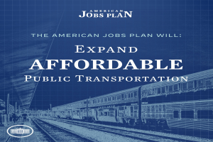 Plakat mit einem Zug auf Schienen mit Menschen in der Nähe, das "The American Jobs Plan Will Expand Affordable Public Transportation" bewirbt.