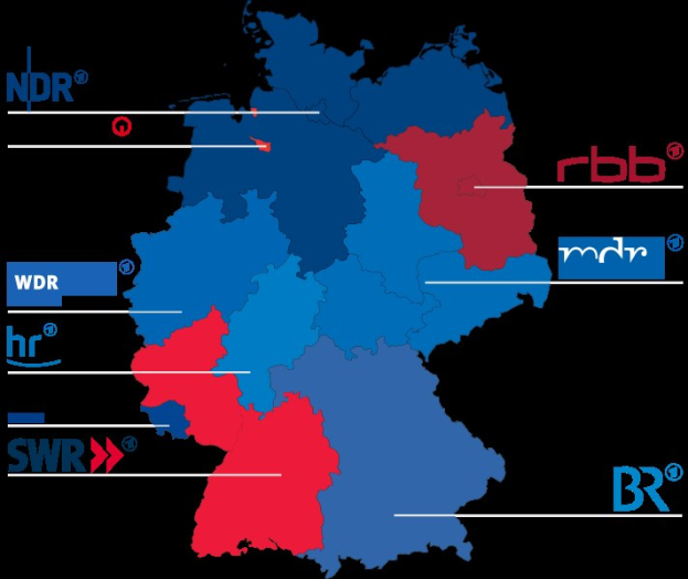 Eine Karte von Deutschland mit Bundesländern, die in Rot und Blau hervorgehoben sind, um die Ergebnisse der Wahl von 2016 anzuzeigen, einschließlich der Namen der Kandidaten und der Details des Wahldatums.