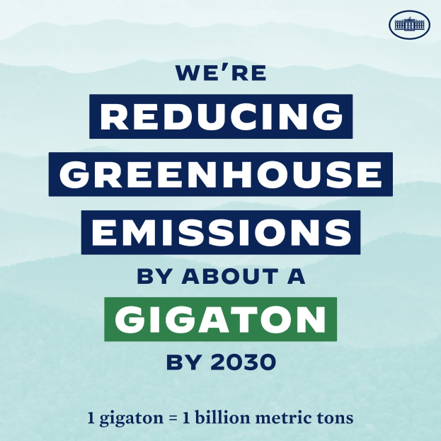 Plakat mit Text und Logo, das besagt: "Wir reduzieren die Treibhausgasemissionen um etwa eine Gigatonne bis 2030.", das die Reduzierung der Treibhausgasemissionen bis 2030 fordert.