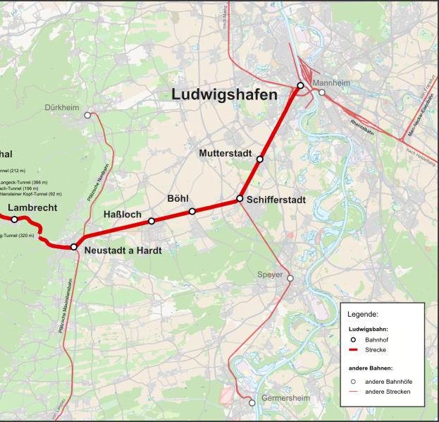 Eine Karte von Ludwigshafen, Deutschland, mit einer roten Linie, die die Bahnroute anzeigt und Text, der Details zur Bahnlänge, -distanz und Sehenswürdigkeiten enthält.