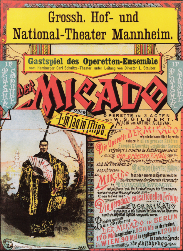 Eine Person in einem langen, dunklen Mantel und Hut steht in der Mitte eines hellgelben Filmplakats für das Nationaltheater Mannheim, umgeben von fetten, schwarzen Text, mit einem entschlossenen Gesichtsausdruck.