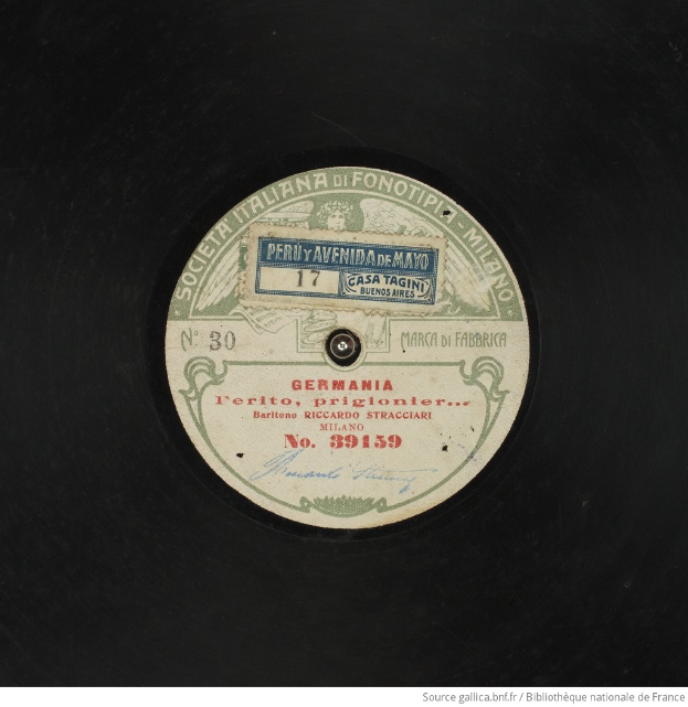Eine schwarze Schallplatte mit einem Etikett, auf dem 'Germania' und eine Zahl steht, die darauf hinweist, dass es sich um eine Siebziger-Schallplatte handelt.