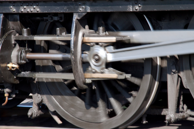 Ein Nahaufnahme eines Zugrads, das die Lauffl√§che und den Flansch zeigt.